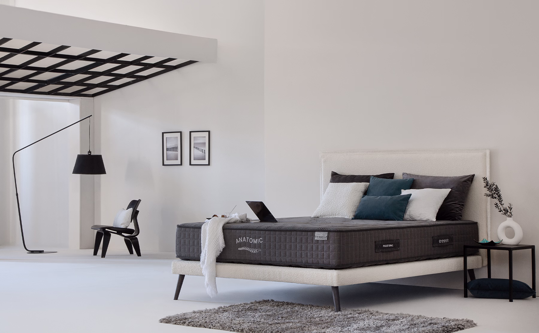Dormitorio luminoso con colchón Anatomic.